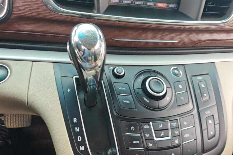 Used Buick GL8 2017 25S Prestige Version China V Standard Gear Lever