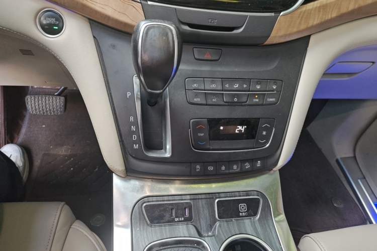 Used Buick GL8 2017 ES 28T Comfort Model China V Standard Gear Lever