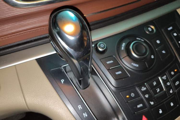 Used Buick GL8 2017 25S Prestige Version China V Standard Gear Lever