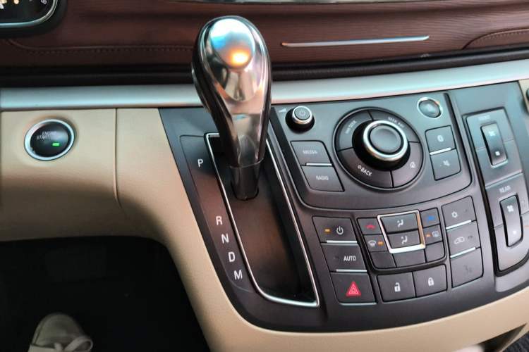 Used Buick GL8 2017 25S Luxury Version China V Standard Gear Lever