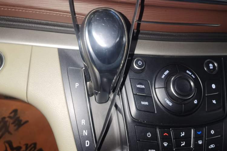 Used Buick GL8 2017 25S Comfort Version China V Standard Gear Lever