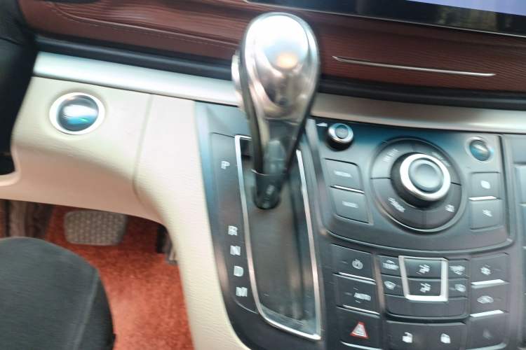 Used Buick GL8 2017 25S Comfort Version China V Standard Gear Lever