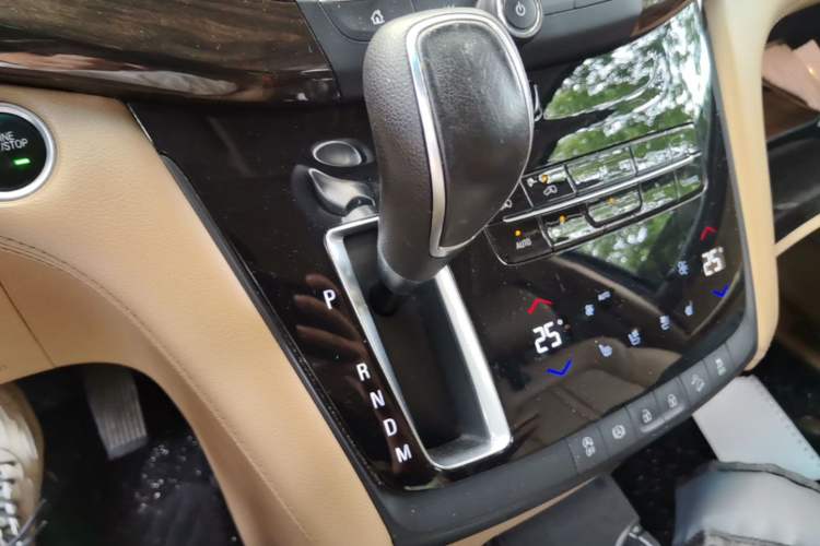 Used Buick GL8 2017 ES 28T Flagship Model China V Standard Gear Lever