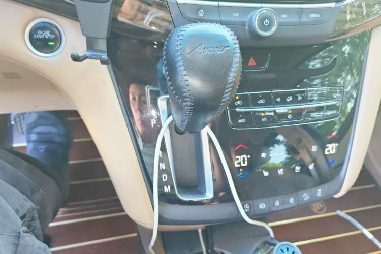 Used Buick GL8 2017 ES 28T Flagship Model China V Standard Gear Lever