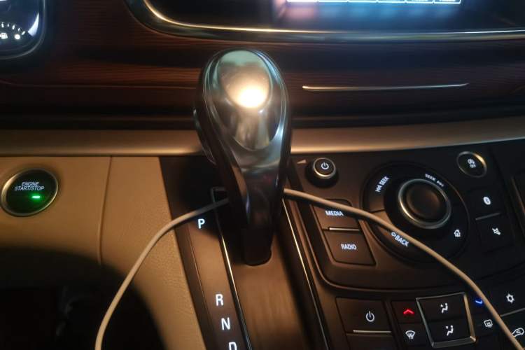 Used Buick GL8 2017 25S Comfort Version China V Standard Gear Lever