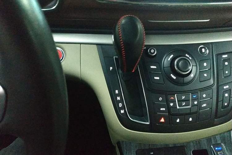 Used Buick GL8 2017 25S Luxury Version China V Standard Gear Lever