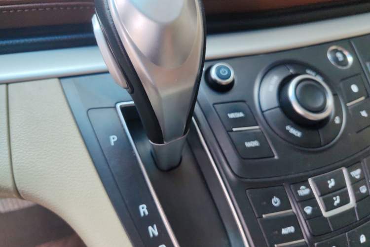 Used Buick GL8 2017 25S Luxury Version China V Standard Gear Lever