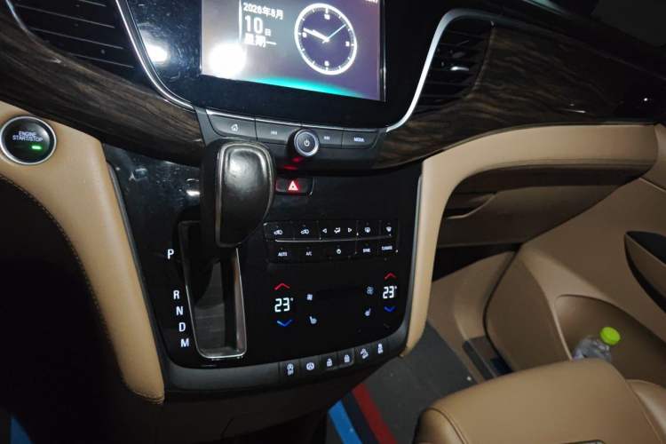 Used Buick GL8 2017 ES 28T Luxury Model China V Standard Gear Lever