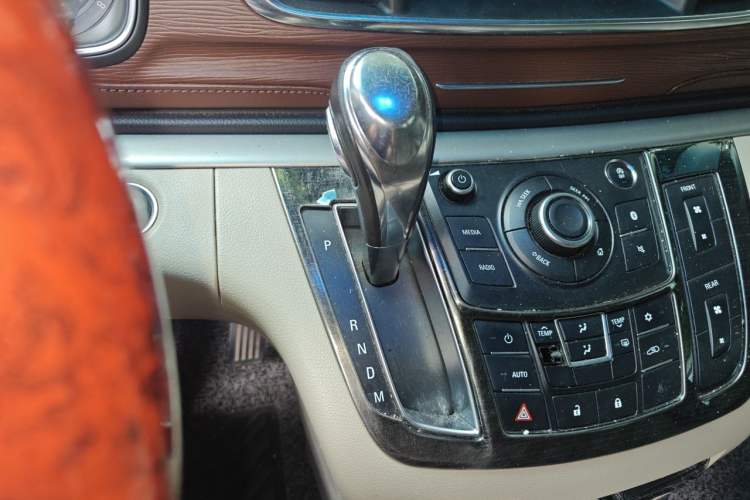 Used Buick GL8 2017 25S Luxury Version China V Standard Gear Lever