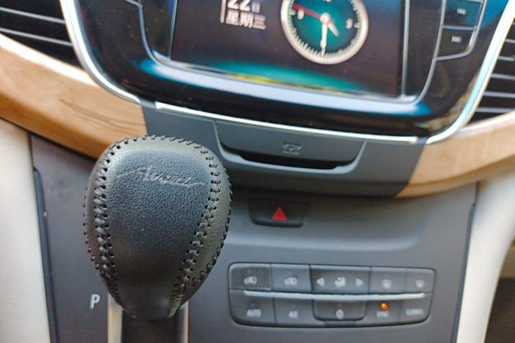 Used Buick GL8 2017 ES 28T Comfort Model China V Standard Gear Lever