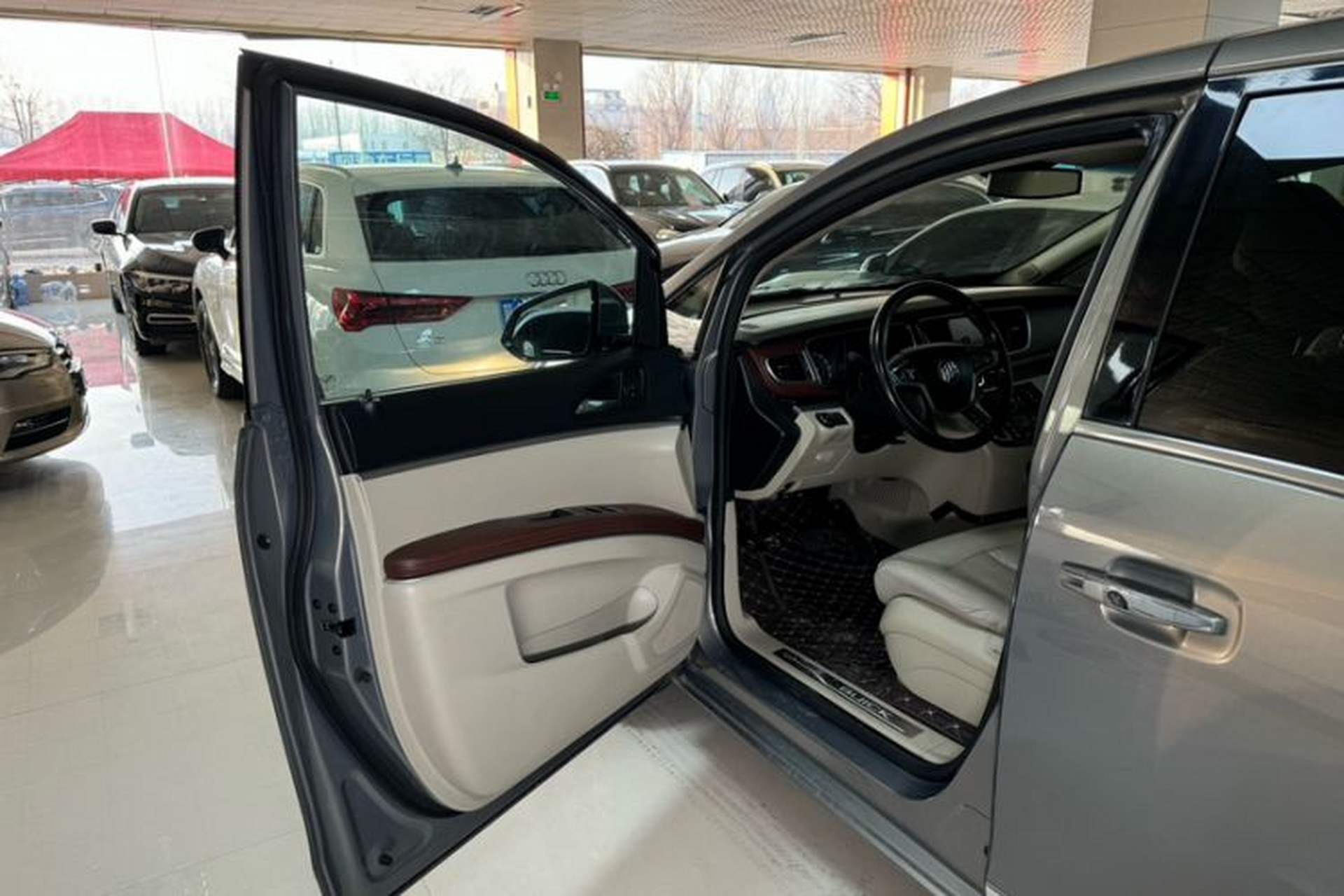 Used Buick GL8 2017 25S Prestige Version China V Standard Interior 11