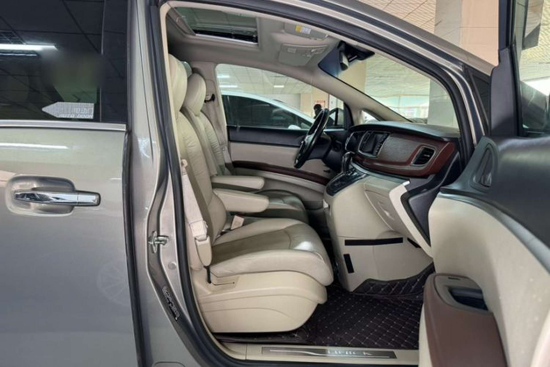 Used Buick GL8 2017 25S Prestige Version China V Standard Interior 15