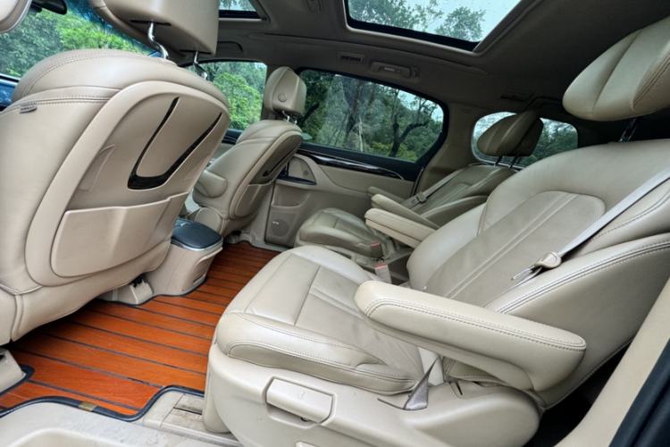 Used Buick GL8 2017 ES 28T Flagship Model China V Standard Interior 2