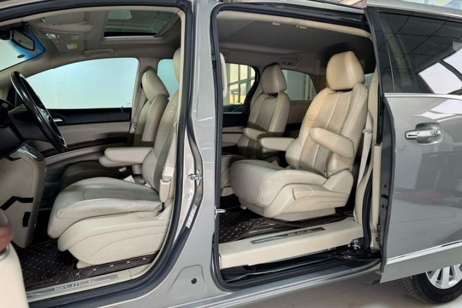 Used Buick GL8 2017 25S Prestige Version China V Standard Interior 2