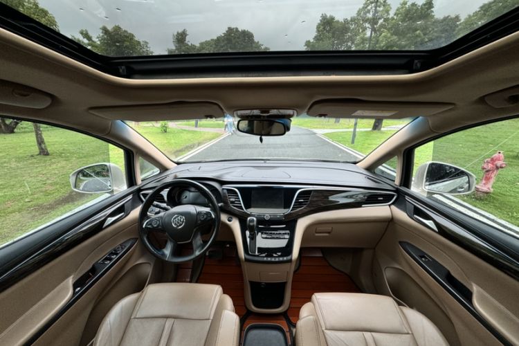 Used Buick GL8 2017 ES 28T Flagship Model China V Standard Interior 3