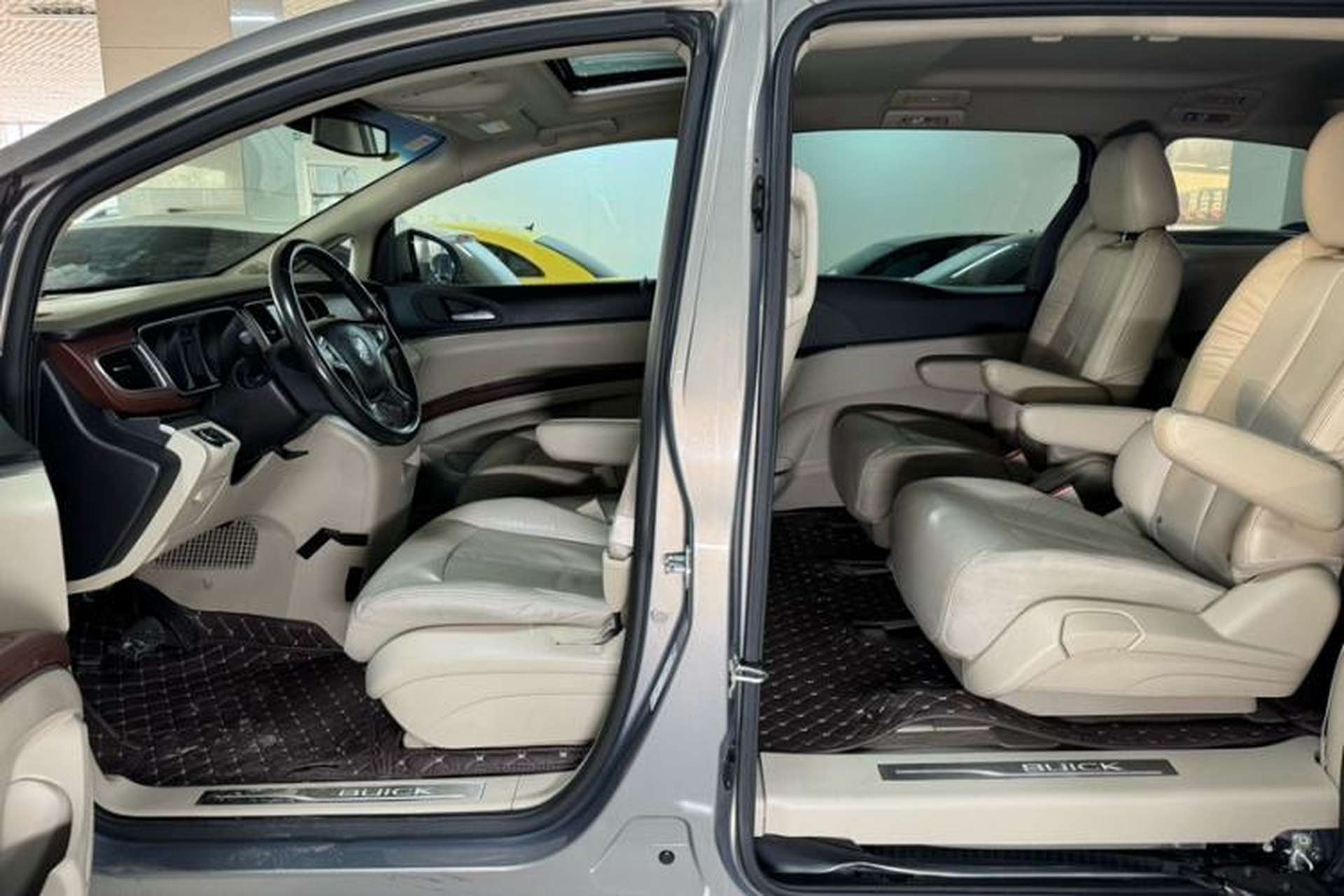 Used Buick GL8 2017 25S Prestige Version China V Standard Interior 3