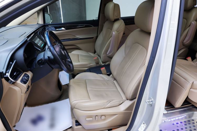 Used Buick GL8 2017 ES 28T Flagship Model China V Standard Interior 6