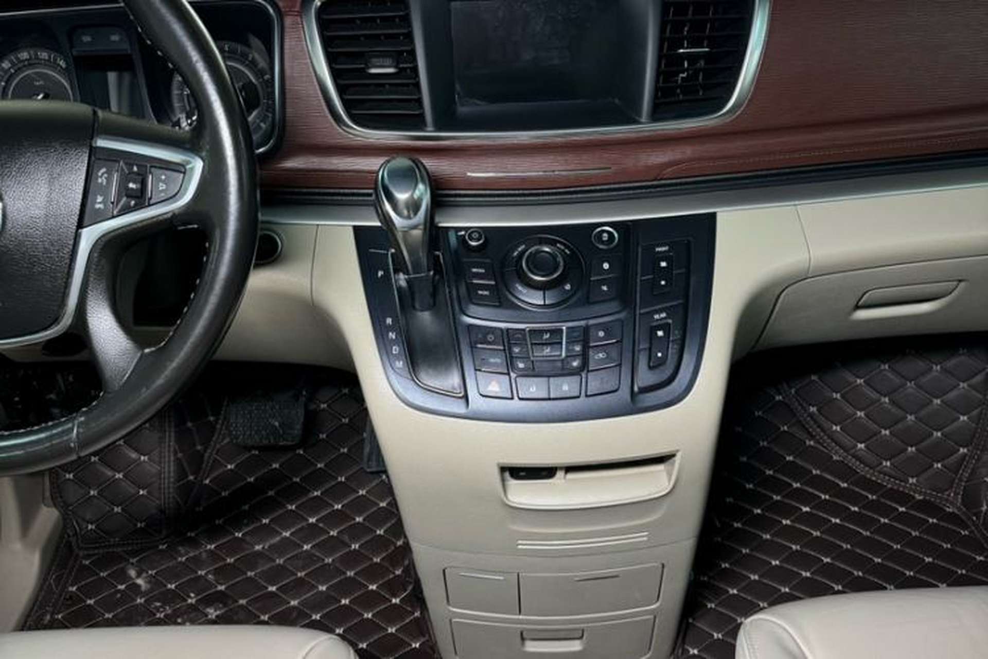Used Buick GL8 2017 25S Prestige Version China V Standard Interior 9
