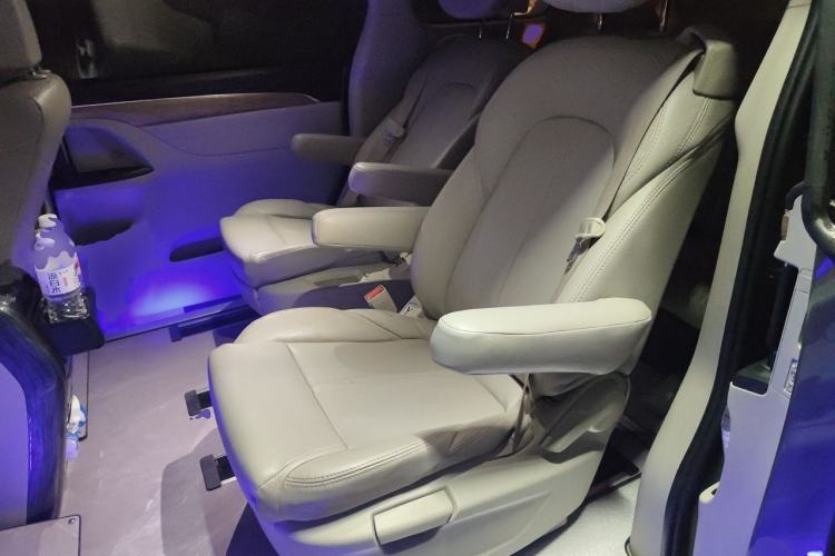 Used Buick GL8 2017 ES 28T Comfort Model China V Standard Left Rear Seat