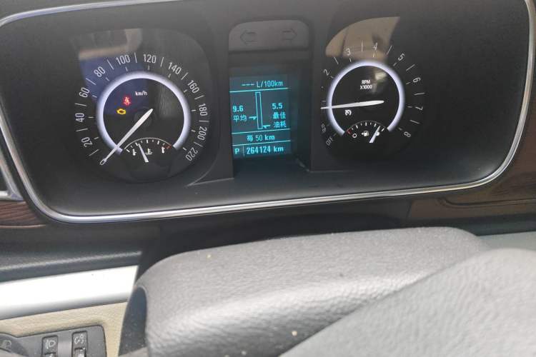Used Buick GL8 2017 25S Luxury Version China V Standard Odometer Close Up