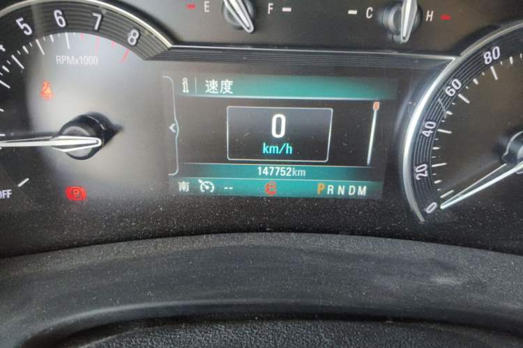 Used Buick GL8 2017 ES 28T Luxury Model China V Standard Odometer Close Up