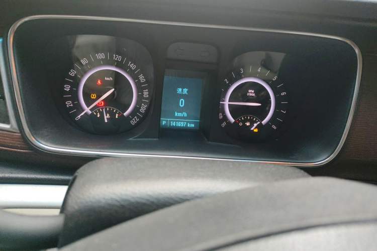 Used Buick GL8 2017 25S Luxury Version China V Standard Odometer Close Up