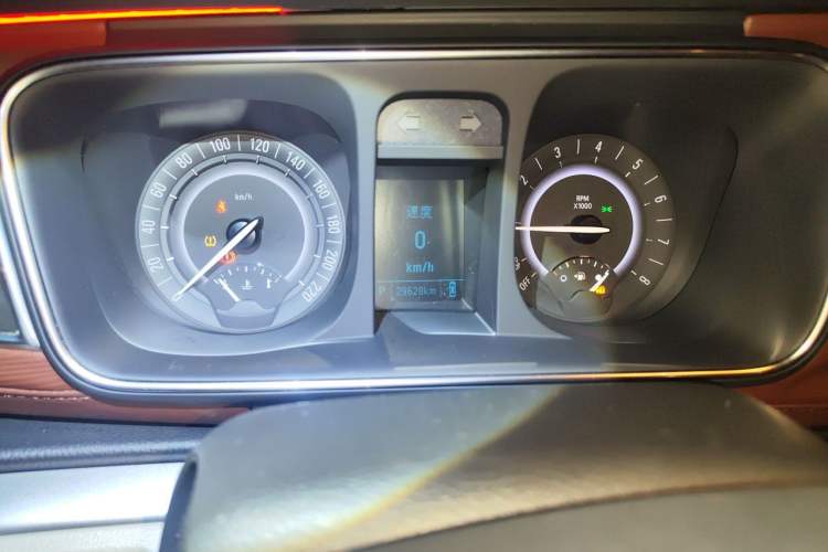Used Buick GL8 2017 25S Luxury Version China V Standard Odometer Close Up