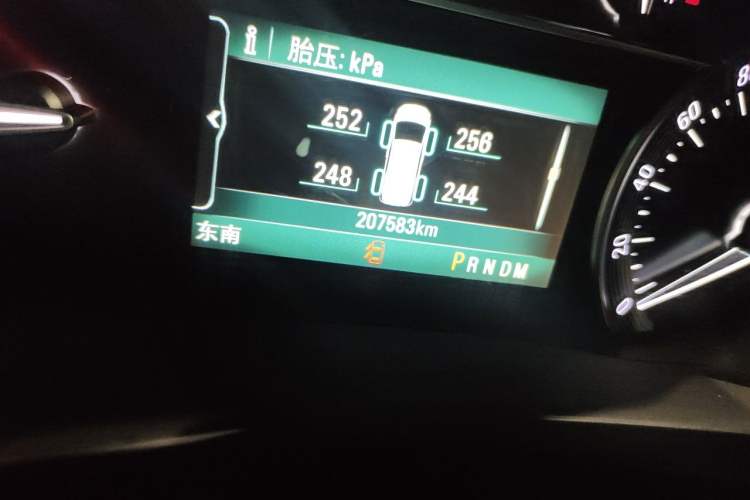 Used Buick GL8 2017 ES 28T Comfort Model China V Standard Odometer Close Up