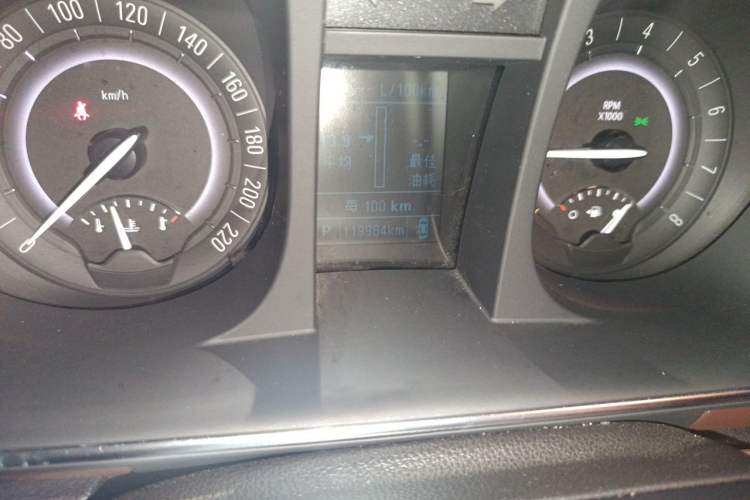 Used Buick GL8 2017 25S Luxury Version China V Standard Odometer Close Up