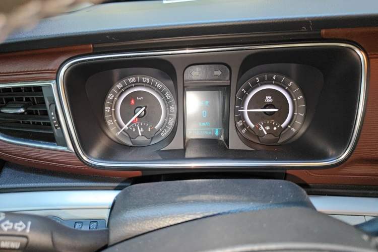 Used Buick GL8 2017 25S Luxury Version China V Standard Odometer Close Up
