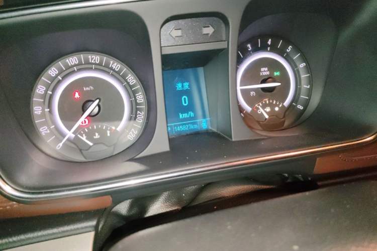 Used Buick GL8 2017 25S Luxury Version China V Standard Odometer Close Up