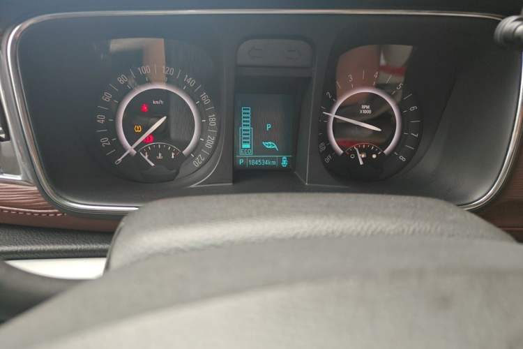 Used Buick GL8 2017 25S Luxury Version China V Standard Odometer Close Up