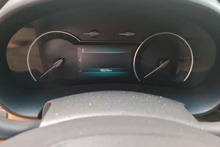 Used Buick GL8 2017 ES 28T Luxury Model China V Standard Odometer Close Up