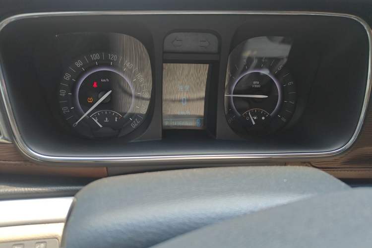 Used Buick GL8 2017 25S Comfort Version China V Standard Odometer Close Up