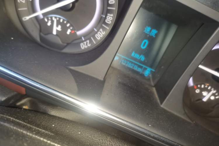 Used Buick GL8 2017 25S Luxury Version China V Standard Odometer Close Up