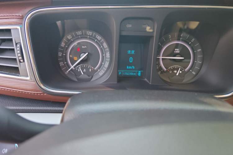 Used Buick GL8 2017 25S Luxury Version China V Standard Odometer Close Up