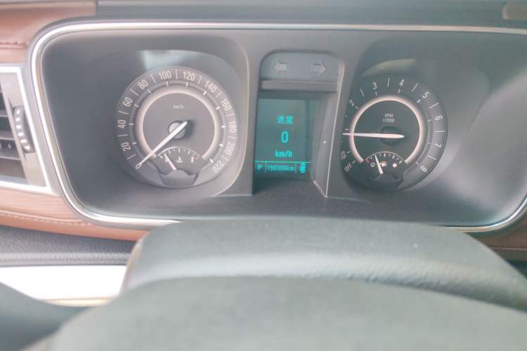 Used Buick GL8 2017 25S Luxury Version China V Standard Odometer Close Up