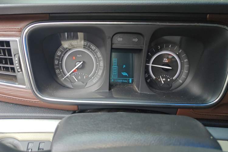 Used Buick GL8 2017 25S Luxury Version China V Standard Odometer Close Up