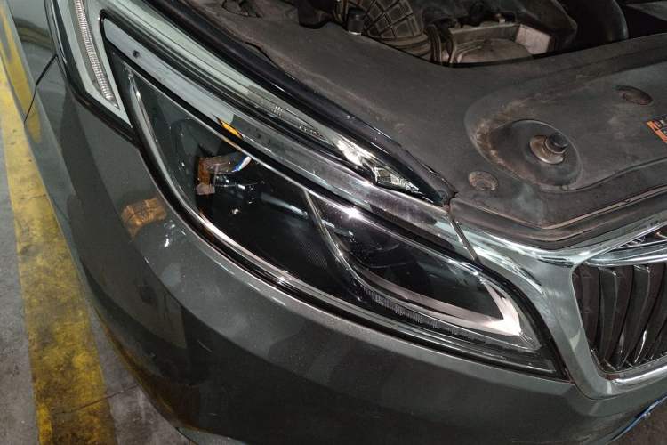Used Buick GL8 2017 ES 28T Luxury Model China V Standard Right Front Headlight