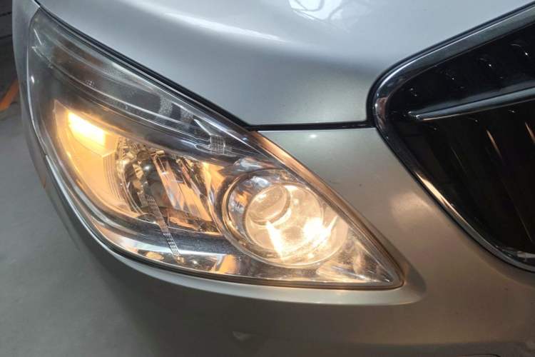 Used Buick GL8 2017 25S Luxury Version China V Standard Right Front Headlight
