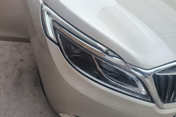 Used Buick GL8 2017 ES 28T Luxury Model China V Standard Right Front Headlight
