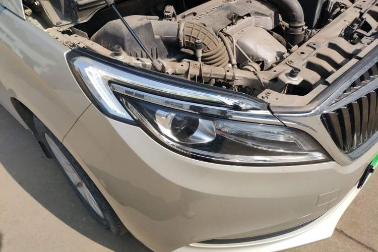 Used Buick GL8 2017 ES 28T Comfort Model China V Standard Right Front Headlight