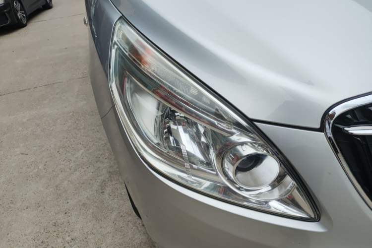 Used Buick GL8 2017 25S Prestige Version China V Standard Right Front Headlight
