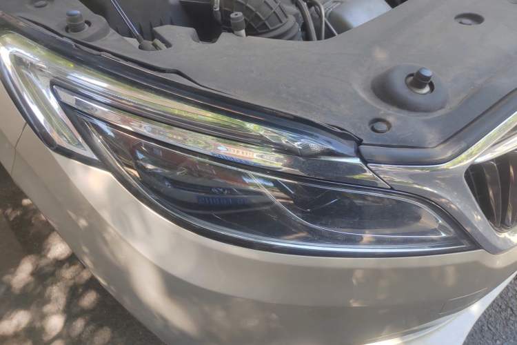 Used Buick GL8 2017 ES 28T Luxury Model China V Standard Right Front Headlight