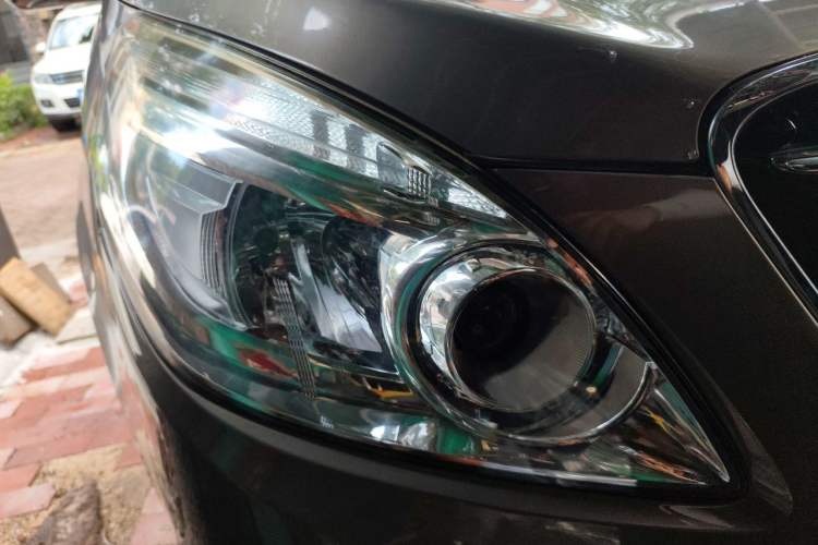 Used Buick GL8 2017 25S Luxury Version China V Standard Right Front Headlight