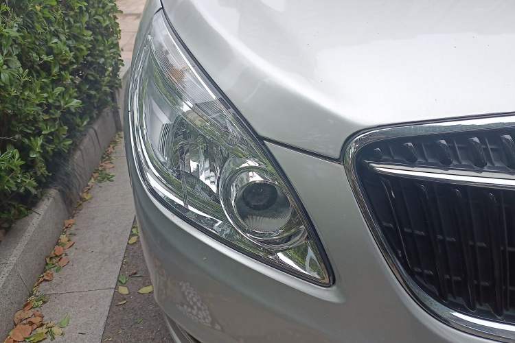 Used Buick GL8 2017 25S Comfort Version China V Standard Right Front Headlight