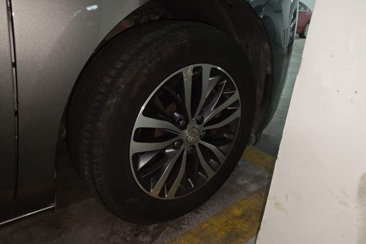 Used Buick GL8 2017 ES 28T Luxury Model China V Standard Right Front Wheel Hub