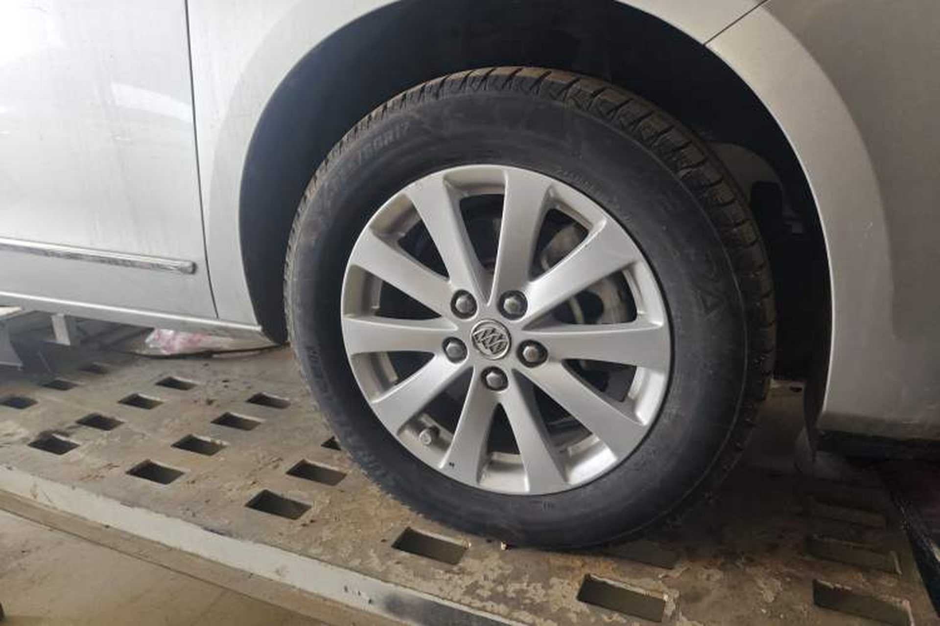 Used Buick GL8 2017 25S Prestige Version China V Standard Right Front Wheel Hub