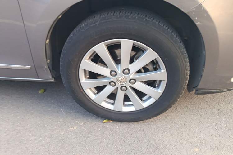 Used Buick GL8 2017 25S Prestige Version China V Standard Right Front Wheel Hub