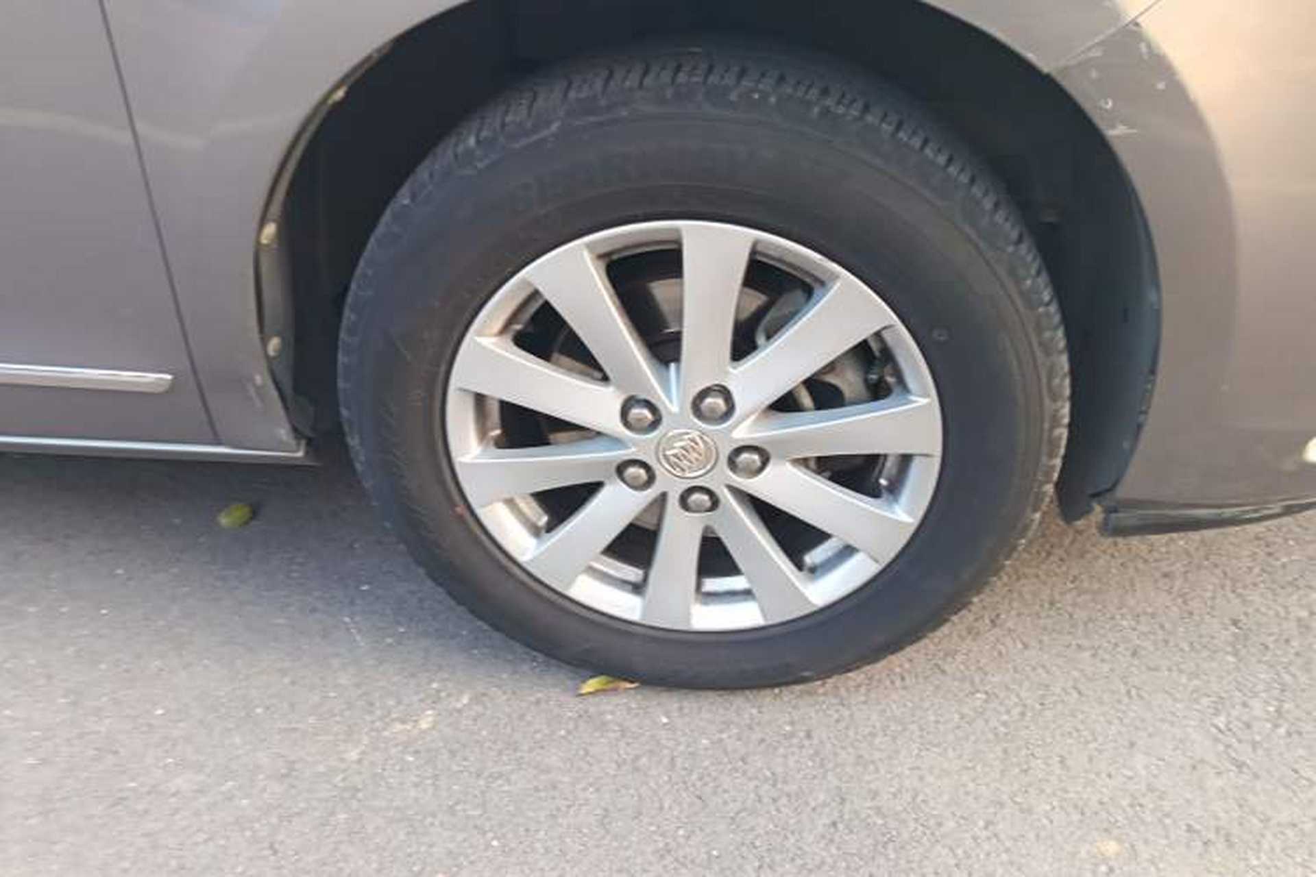 Used Buick GL8 2017 25S Prestige Version China V Standard Right Front Wheel Hub